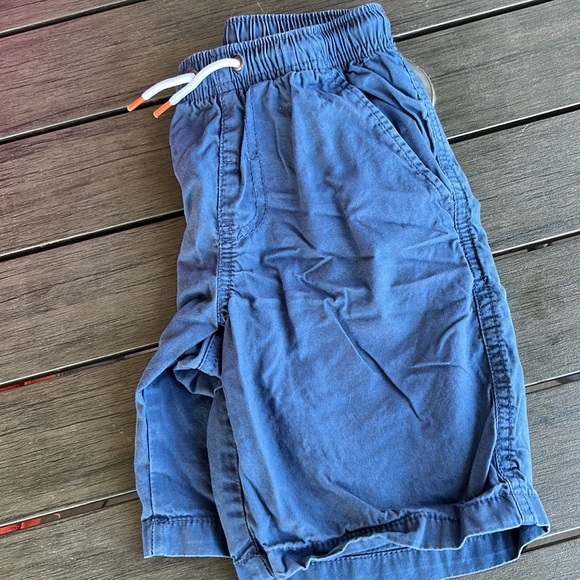 Size 6/7 - 3 cat and jack shirts. 4 pairs of shorts - Picture 6 of 6